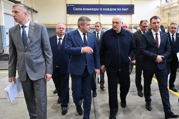 Лукашенко: Пообъединяли хозяйства, а не подумали, как управлять