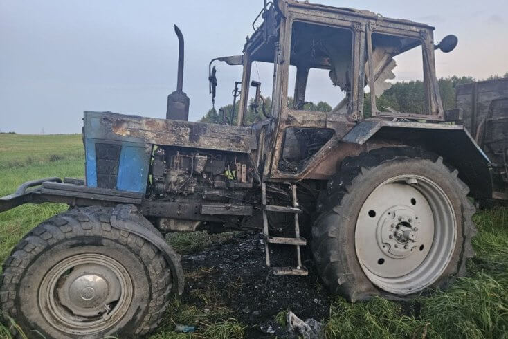 Абгарэлы труп мужчыны знойдзены ў трактары ў Астравецкім раёне