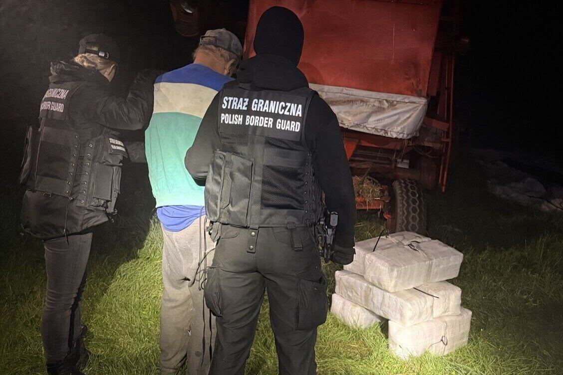 За дачыненне да кантрабанды затрыманы грамадзянін Польшчы, беларускія цыгарэты ён хаваў у камбайн