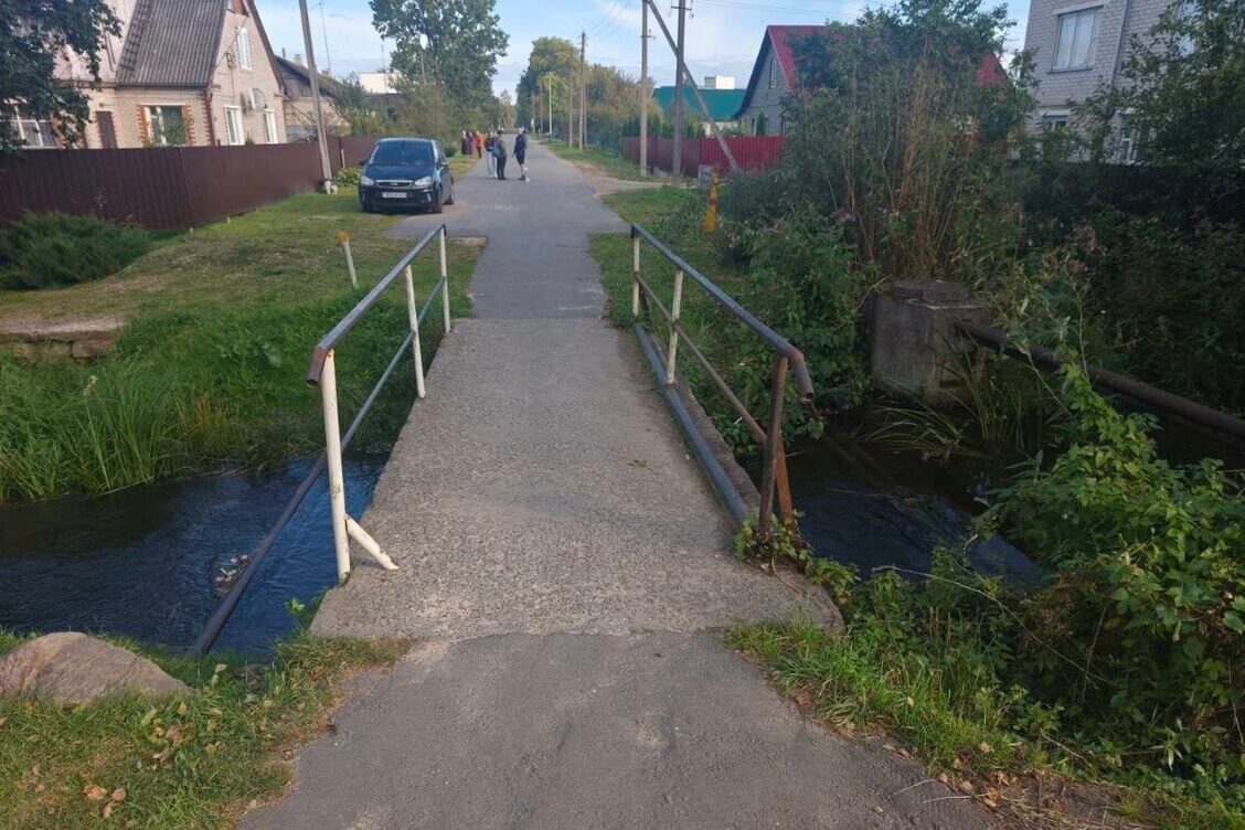 В Миорах утонула женщина — ехала на велосипеде через реку и упала с моста