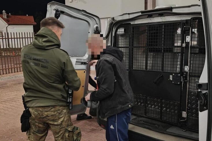 Польшча выправадзіла дзевяцярых беларусаў, абвінавачаных у нелегальнай вытворчасці цыгарэт