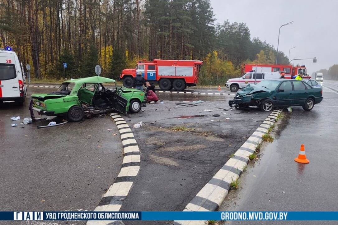 Два человека, в том числе 75-летний водитель, погибли в ДТП на трассе М-6 в Лидском районе