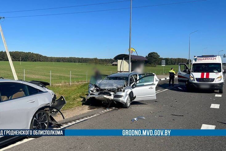 ДТЗ у Лідскім раёне — кіроўца меркавана заснуў за стырном, загінула жанчына