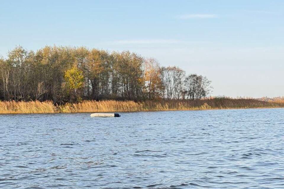 В Городокском районе утонул мужчина — тело обнаружено в озере возле перевернутой лодки